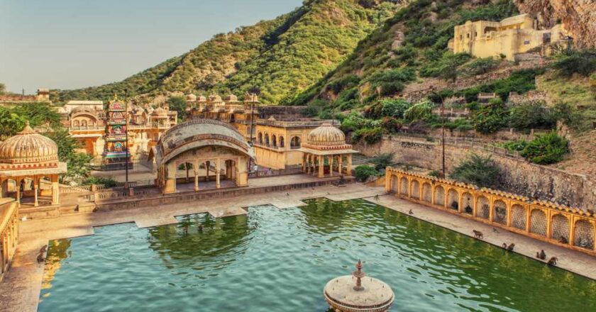 Jaipur Travel Guide: Must-See Palaces, Forts, and Markets
